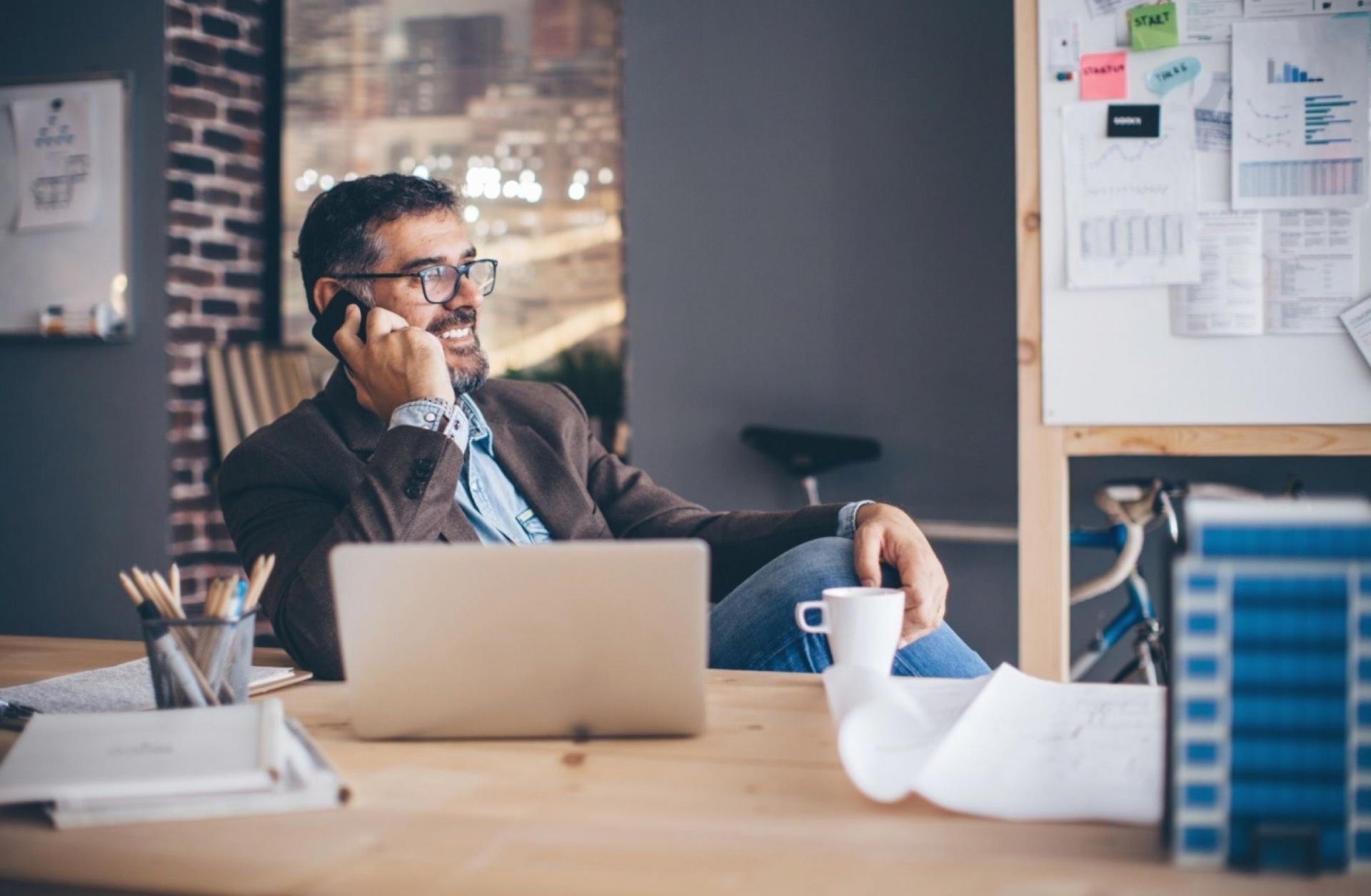 Detailed journalism technique demonstration